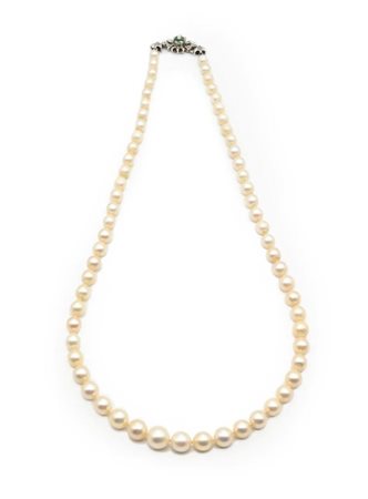 Collana di perle e oro Oro bianco 750/000. Perle diametro da mm. 6 a mm. 9....