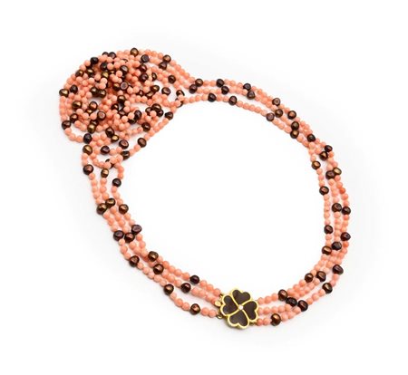 Collana in corallo e perle brown Il lotto contiene materiali organici che...