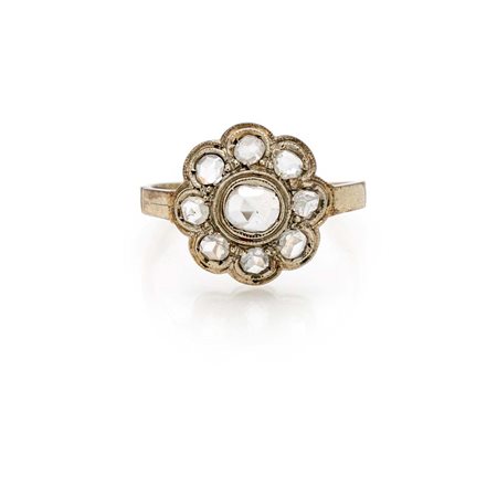 Anello antico in oro argento diamanti Oro giallo 750/000 e argento. Peso...