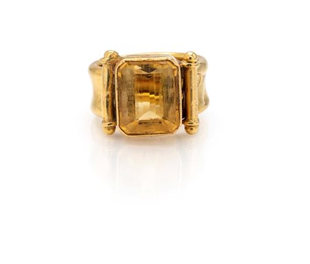 Anello in oro e quarzo citrino Oro giallo 750/000. Peso complessivo gr. 7...