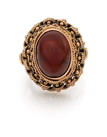 Anello in oro e pietra dura Oro rosa a basso titolo. Peso complessivo gr....