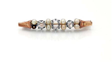 Spilla a barretta antica in oro, argento, perle e diamanti Oro giallo 750/000...