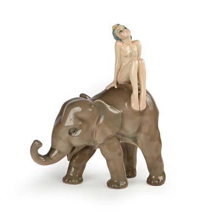 Helen Konig Scavini (Torino 1886 - Torino 1974) Nudino su elefante cm h...
