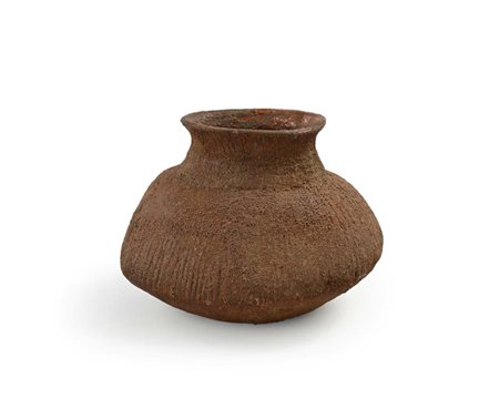 Nino Caruso (Tripoli 1928 - Roma 2017) Vaso in terracotta marrone cm h...