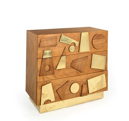 () Mobile cassettone a tre cassetti, struttura in legno e dettagli in ottone...
