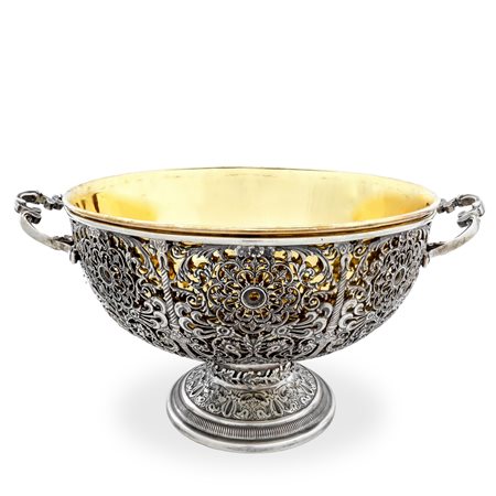 Coppa centrotavola in argento 800 riccamente decorata con motivi floreali con all'interno ciotola in argento vermeil