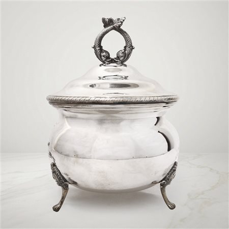 Cassetti - Portadolci in argento 925 con coperchio e presa zoomorfa