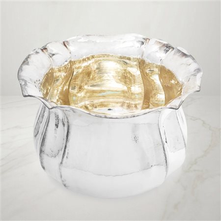 Piccolo cachepot in argento 800 con lavorazione martellata e bordi ondulati