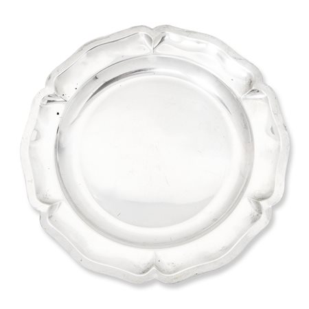 Vassoio rotondo in argento 800 con bordo smerlato