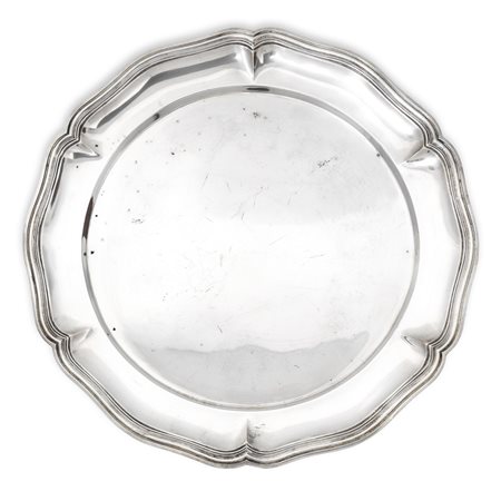 Vassoio rotondo in argento 800 con bordo smerlato