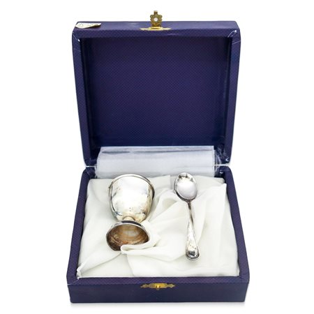 Set composto da portauovo e cucchiaino in argento 800