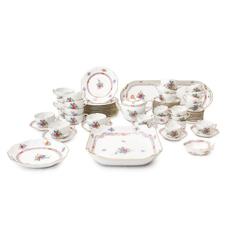 Herend  Hungary (Herend 1826)  - Servizio da caffè e da tè modello "Apponyi" in porcellana bianca con tipico decoro flor