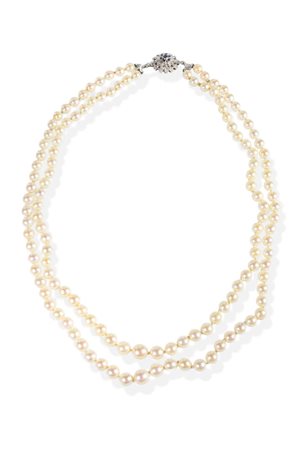 COLLANA composta da due fili di perle giapponesi a scalare dal diam. di mm 6...
