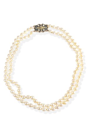 COLLANA composta da due fili di perle giapponesi tonde e lievemente...