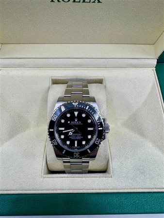 Rolex 

  Submariner (No Date) 
 

  114060