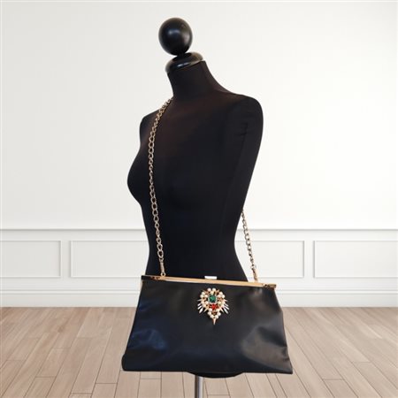 Borsa nera a tracolla, Teria Yabar
