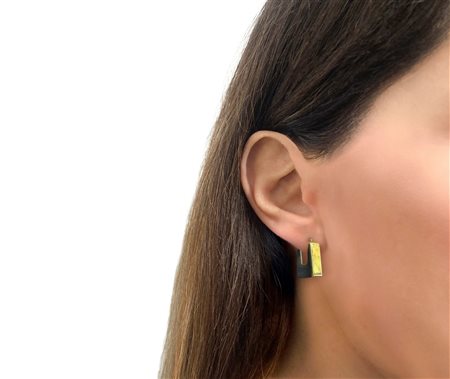 Orecchini in oro giallo 750di forma squadrata