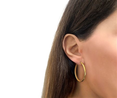 Orecchini in oro giallo 750, con forma ovale