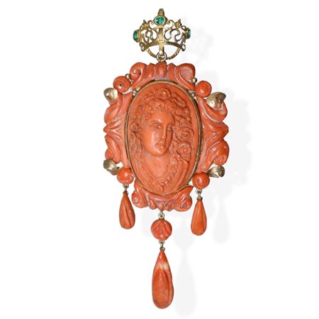 Grande pendentif in oro 500 e smeraldi e scultura di donna in corallo