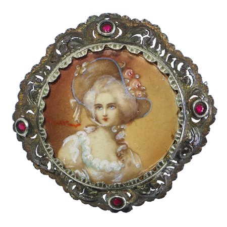 Spilla in argento con miniatura con bordo in filigrana con pietre granatine