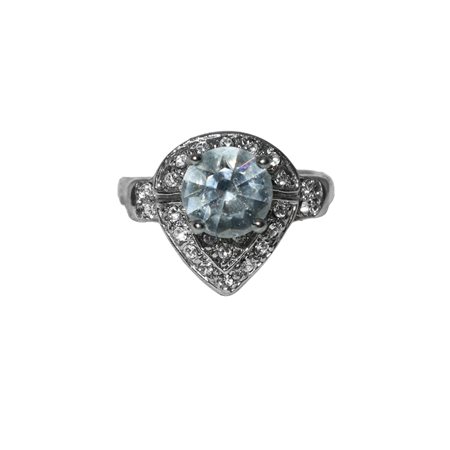 Anello in argento a goccia con pavè di zirconi e zircone centrale in rilievo