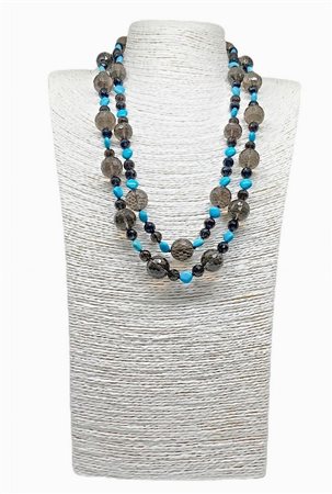 Collana a due fili con sfere sfaccettate di quarzo fumè di due dimensioni intervallate da piccoli rombi in turchese arizona con chiusura in argento
