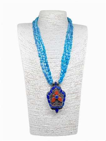 Collana a tre fili Turchese Arizona a ciotoli lisci, centrale in argento con lapislazzuli e corallo e chiusura in argento