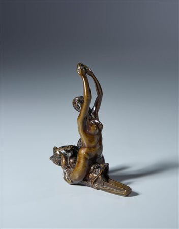  
Sirena. Barthelemy Prieur (Berzieux, 1536 - Parigi, 1611) Attribuito alla bottega, XVI-XVII secolo.  Bronzo patina trasparente rossiccia dorata con tracce di patina scura 
 cm 17 x 15 x 6