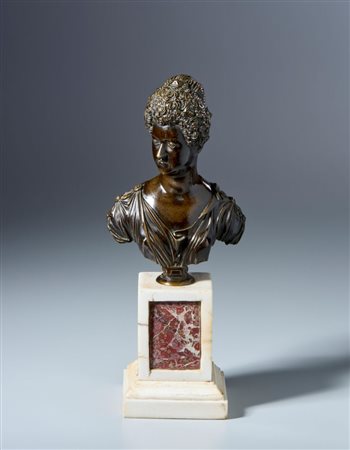  
Maria dé Medici. Barthelemy Prieur ( Berzieux, 1536- Parigi, 1611) Attribuito. XVI-XVII secolo. Bronzo con patina trasparente rossiccia  
 cm 22 x 16 x 8 