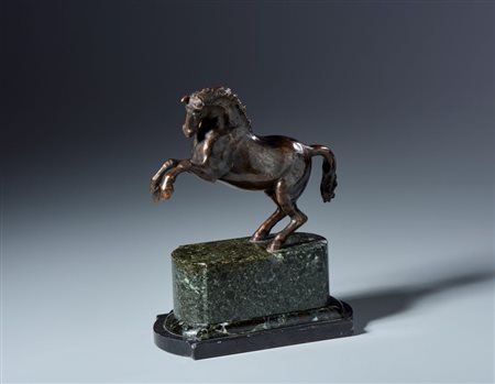  
Cavallo rampante. Francesco Fanelli (Firenze, 1577- Parigi? 1663) Scuola di. XVII-XVIII secolo. Bronzo con patina bruno rossastra trasparente su tracce di patina scura 
 cm 15,5 x 18,5 x 5 