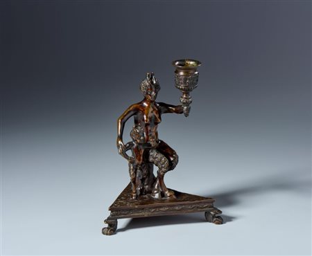  
Satiressa con figlio. Severo Calzetta da Ravenna (Ravenna, 1465 c.a.-1543) Bottega di. XVI-XVII secolo. Bronzo con patina trasparente rossastra su resti di patina nera 
 cm 20,5 x 16 x 13,5