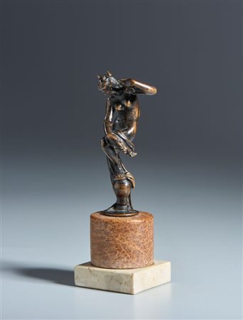  
Donna che fa il bagno. Giambologna (Douai, 1529- Firenze, 1608) da un modello di. XVII-XVIII secolo. Bronzo patinato, consunzioni 
 cm 12,5 x 6 x 4,5 