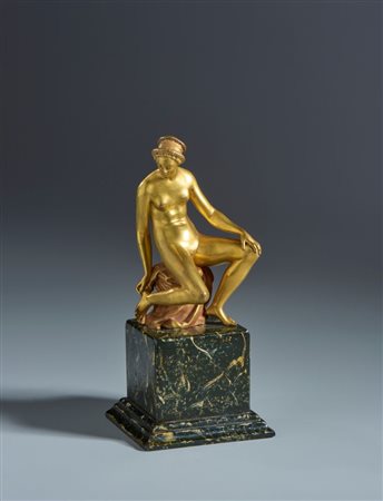  
Venere seduta. Barthelemy Prieur (1536-1611) Bottega di. Bronzo dorato al mercurio 
 cm 14,3 x 9,5 x 7 