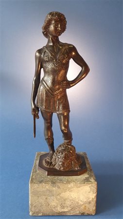  
David. Dal modello del Verrocchio.  Fonderia toscana. Bronzo patinato nero. XIX secolo.  
 cm 26,5 x 1 0x 9