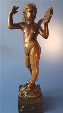  
Spiritello. Dal modello di Donatello. Anonima fonderia, XIX secolo.  Bronzo, patina trasparente nocciola. 
 cm 35,5 x 12 x 15 