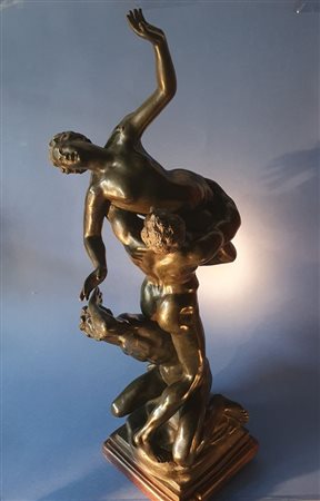  
Ratto delle Sabine. Dal modello di Giambologna.  Periodo Neoclassico.  XVIII-XIX secolo.  Bronzo patinato nero. 
 cm 67 x 27 x 24