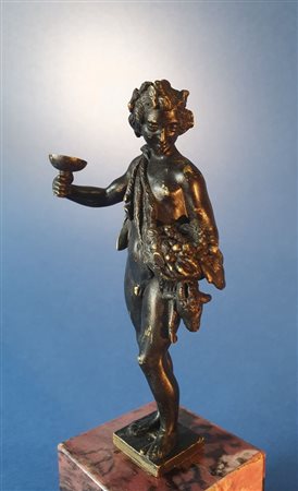  
Bacco. XVIII-XIX secolo.  Patina nera bituminosa. 
 cm 13,5 x 6,5 x 4,5