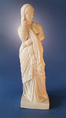  
la Pudicizia. Dal modello archeologico. Bisquit, XIX secolo.  Marca N coronata. 
 cm 28 x 8,5 x 7,5 - Lieve difetto alla base