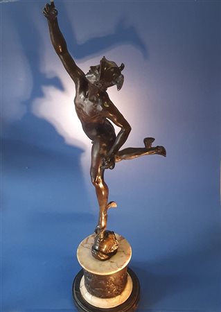  
Mercurio.  Dal modello di Giambologna. XVIII-XIX secolo. Bronzo patinato. Base originale in bronzo e marmo. 
 Complessivamente cm 78 x 28 x 18 