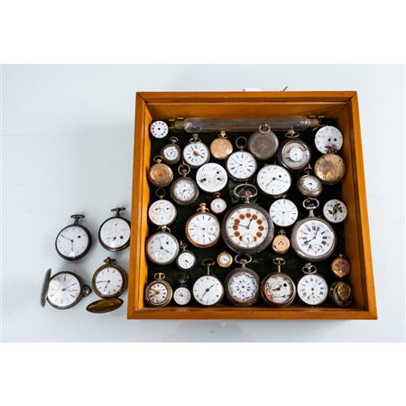 COLLEZIONE DI OROLOGI entro teca