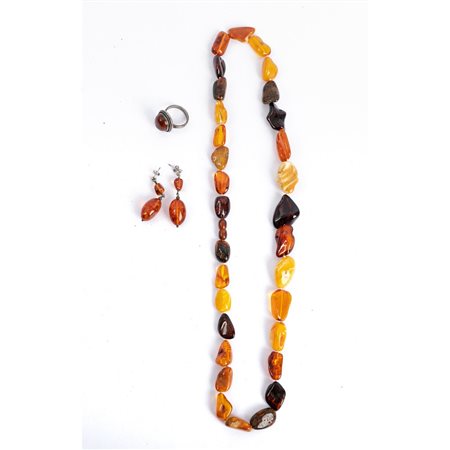 COLLANA, ORECCHINI E ANELLO