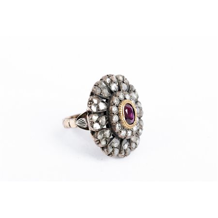 ANELLO in oro giallo 9 KT e argento con diamanti e rubino