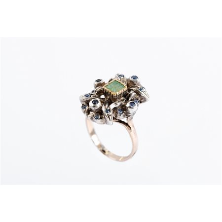 ANELLO in oro giallo 9 KT e argento con zaffiri e smeraldo