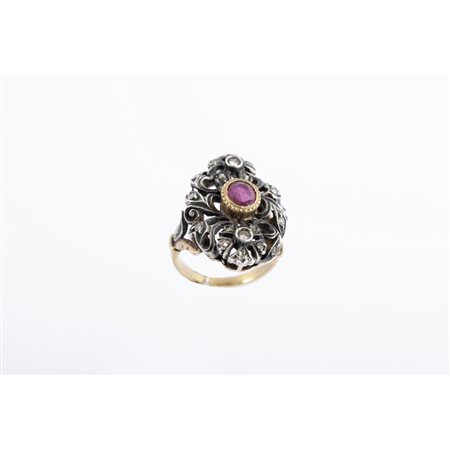 ANELLO in oro giallo 18 KT e argento con diamanti e rubino
