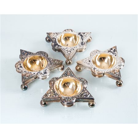 OFFICINE DI SHEFFIELD FINE XIX SECOLO, 4 saliere in argento
