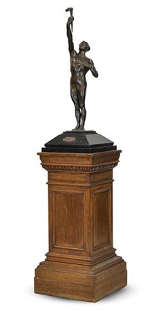 Michele Vedani "La Vittoria" 
scultura in bronzo su base in marmo (h cm tot 100)