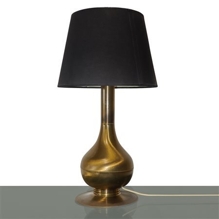 Lampada vintage con base e fusto in ottone dorato e paralume nero