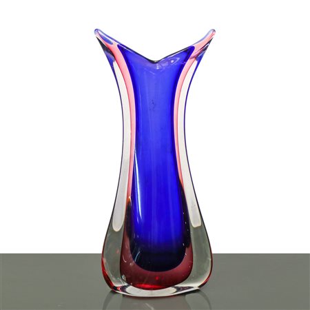 Flavio Poli  per Seguso (Chioggia 1900 - Venezia 1984)  - Vaso in vetro sommerso nei toni del blu