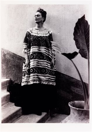 Leo Matiz 1917-1998 Frida Kahlo en La Casa Azul stampa alla gelatina ai sali...