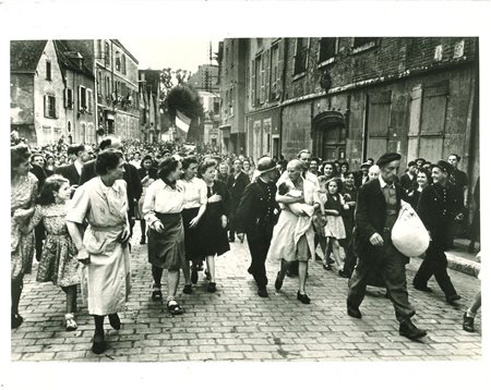 Robert Capa 1913-1954 La Tondue de Chartres stampa alla gelatina ai sali...